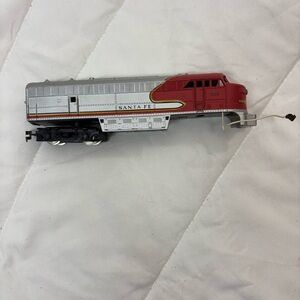 AHM Ho Scale Santa Fe Diesel Locomotive No. 5028 For Train Set Layout ￼